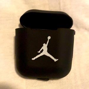 ᗩIᖇ ᒍOᖇᗪᗩᑎ AirPods Gen. 1&2